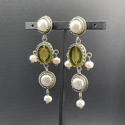 Orecchini BonBon argento 925 con perle coltivate e paste vitree verdi, vista 1