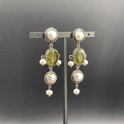 Orecchini BonBon argento 925 con perle coltivate e paste vitree verdi, vista 2