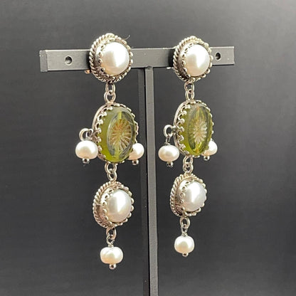Orecchini BonBon argento 925 con perle coltivate e paste vitree verdi, vista 3