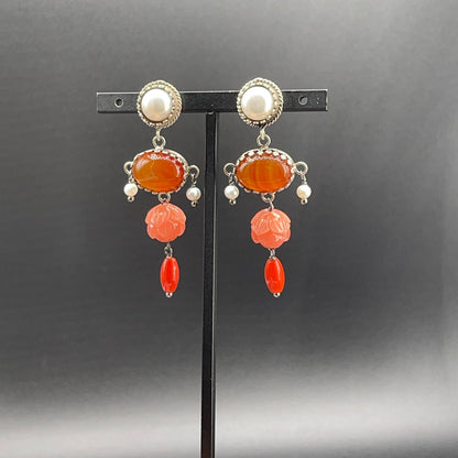Orecchini BonBon in argento 925 con perle coltivate e pietre dure arancio, vista 4