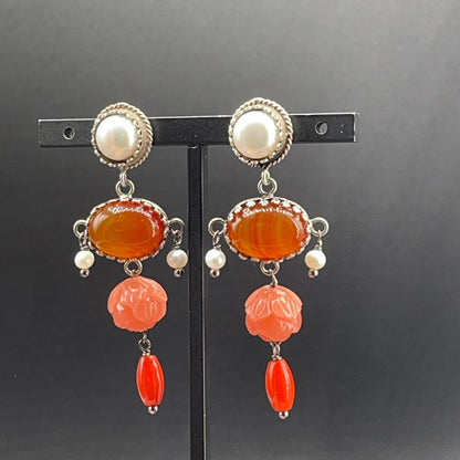 Orecchini BonBon in argento 925 con perle coltivate e pietre dure arancio, vista 1