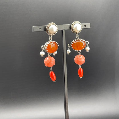 Orecchini BonBon in argento 925 con perle coltivate e pietre dure arancio, vista 9