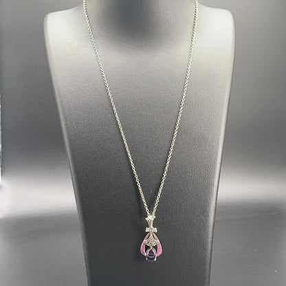 Collana in argento 925 con ametista cabochon, marcassiti e smalti rosa, vista frontale