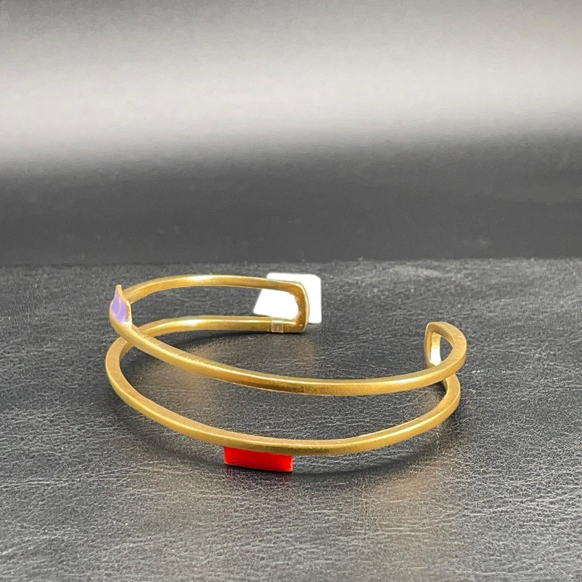 Bracciale rigido dorato a doppio giro con smalti colorati, vista 1