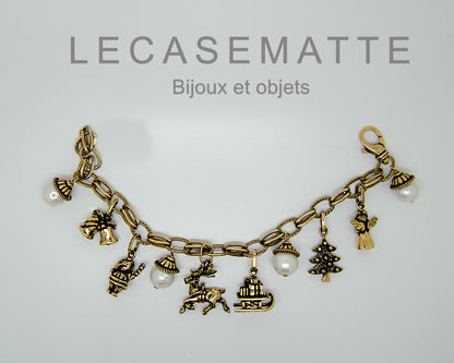 Bracciale Charms Natale - Bracciale Artigianale in Ottone Dorato con Perle, Corone e Granato