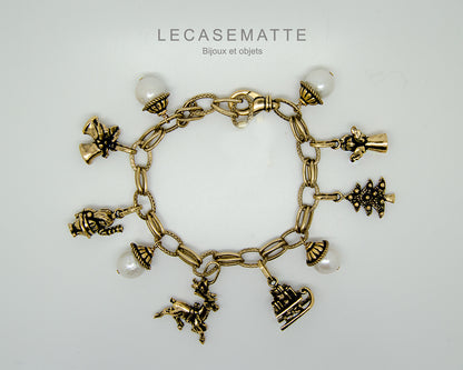 Bracciale Charms Natale - Bracciale Artigianale in Ottone Dorato con Perle, Corone e Granato