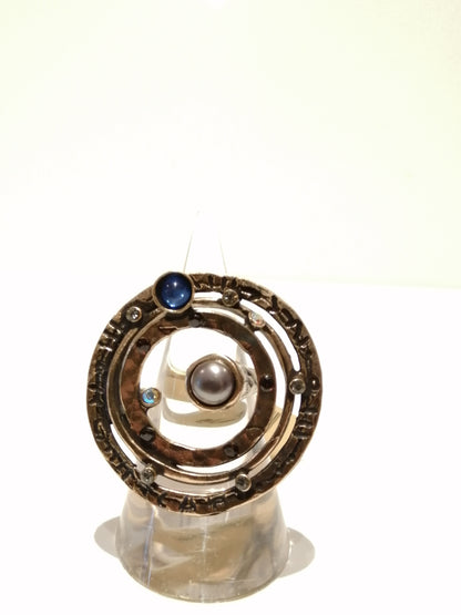 Anello Galassia - Gioiello Artigianale con Cerchi Concentrici e Perla Grigia (Codice: AN GAL 01)