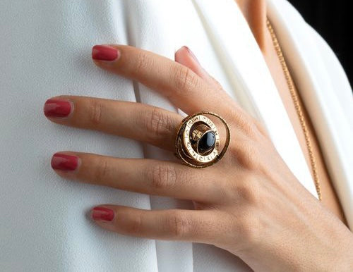 Anello Armillare – Gioiello Artigianale in Ottone Dorato con Pietre Mobili