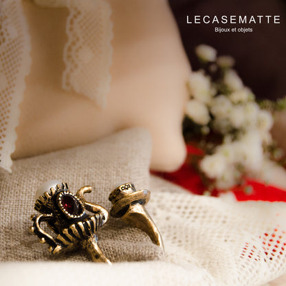 Anello Alice nel Paese delle Meraviglie – Eleganza e Magia con Granato e Perle Coltivate (Codice: AN ALICE 01)
